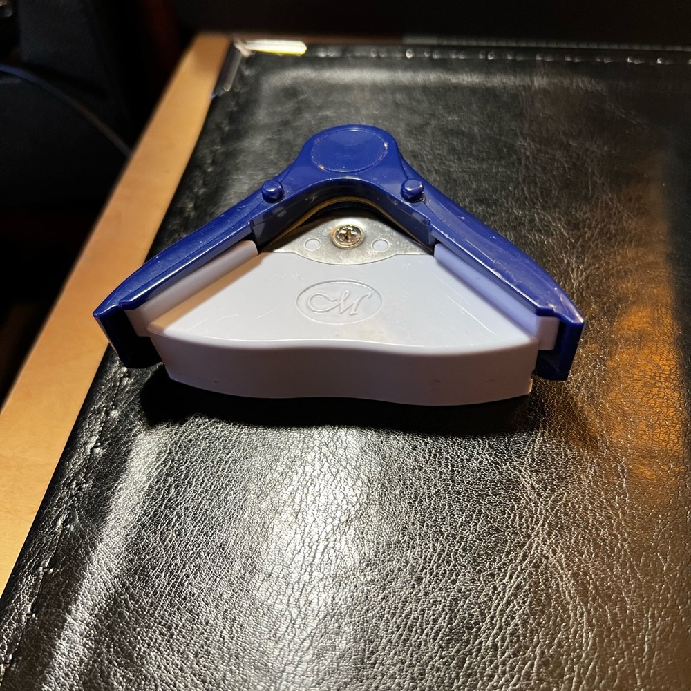 Vintage CREATIVE MEMORIES corner rounder punch